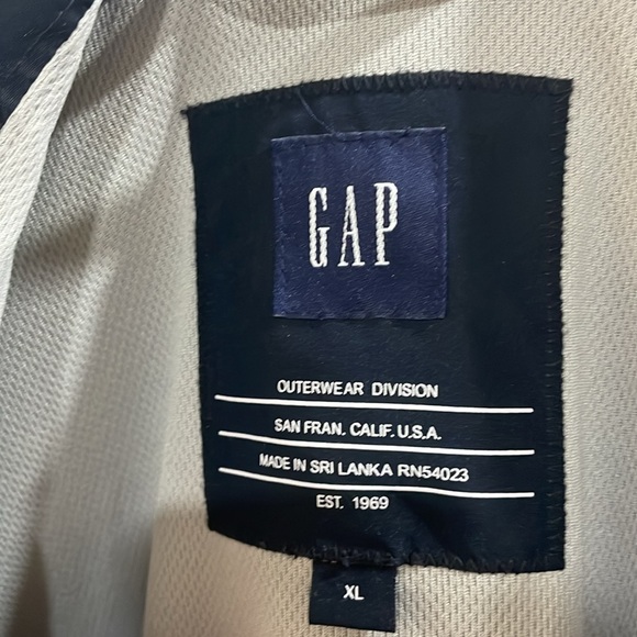 Gap Outwear Rain Jacket - Picture 2 of 8